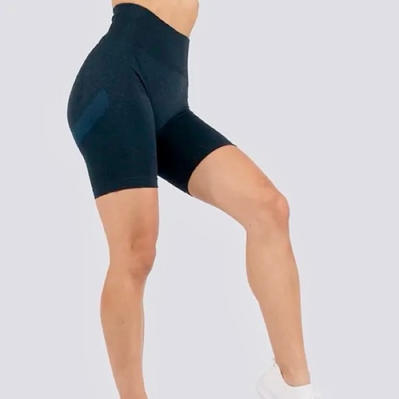 Scrunch Seamless Bike Short, High Waisted Butt Lifting, Luna by Lucy- Small size - Picture 2 of 9